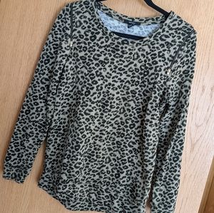 Leopard print sweater from Forever 21 with zippers on shoulder